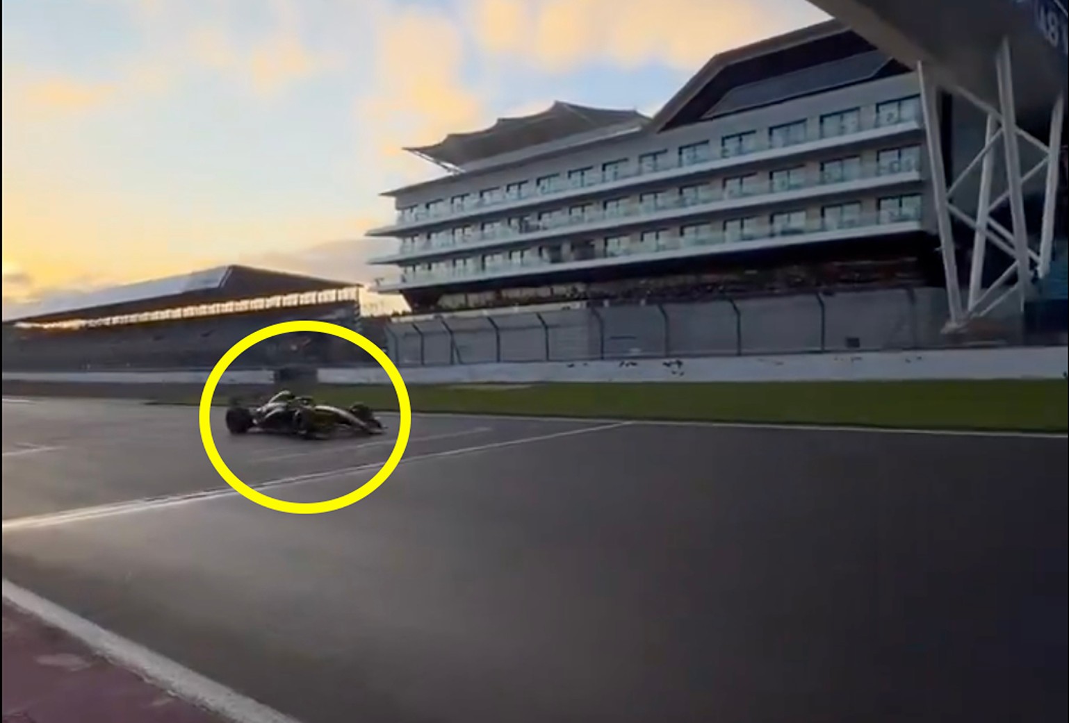 Kolejny zespół F1 wyjechał na tor. Jest nagranie