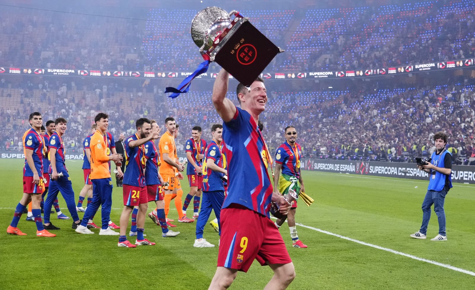 Lewandowski znów wspiera WOŚP. Oto co przekazał na aukcję