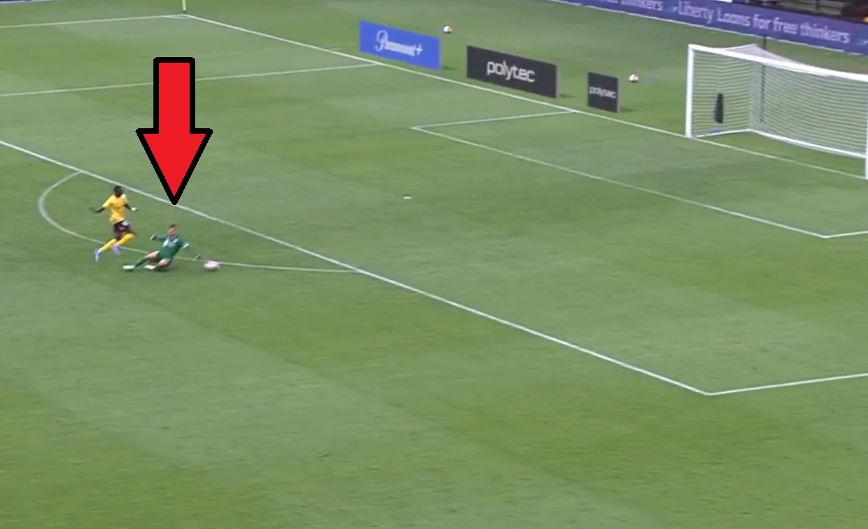 Zaryzykował. Kosztowna "wycieczka" polskiego bramkarza