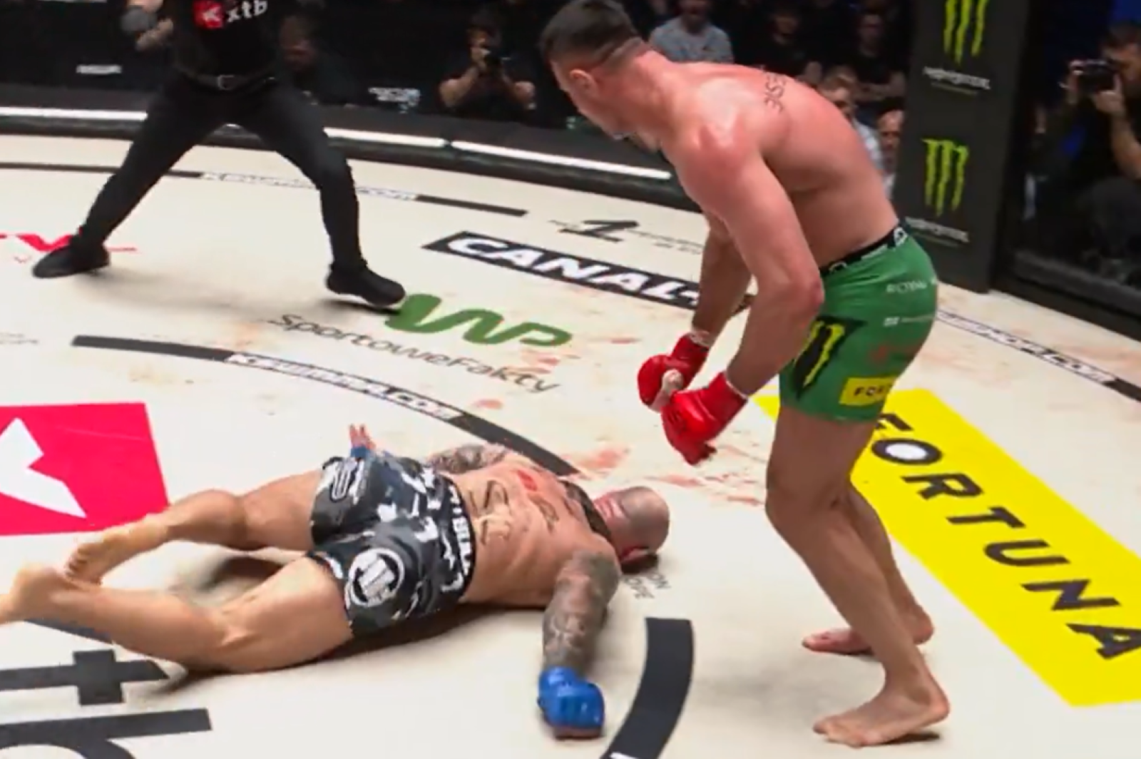 Brutalne kolano! Tak Wrzosek zgasił światło rywalowi