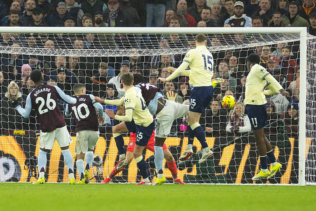 Wpadka Aston Villi. Everton marzy o pucharach