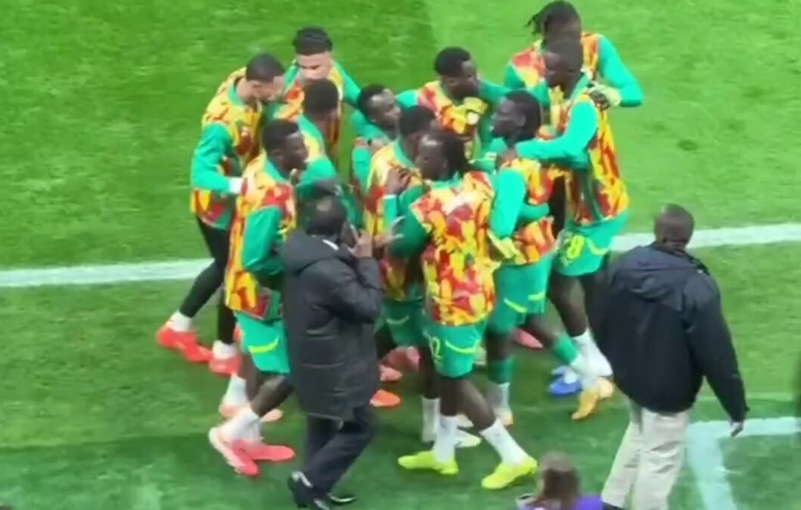 Sceny przed finałem Pucharu Narodów Afryki. Piłkarz nagle poczuł się źle