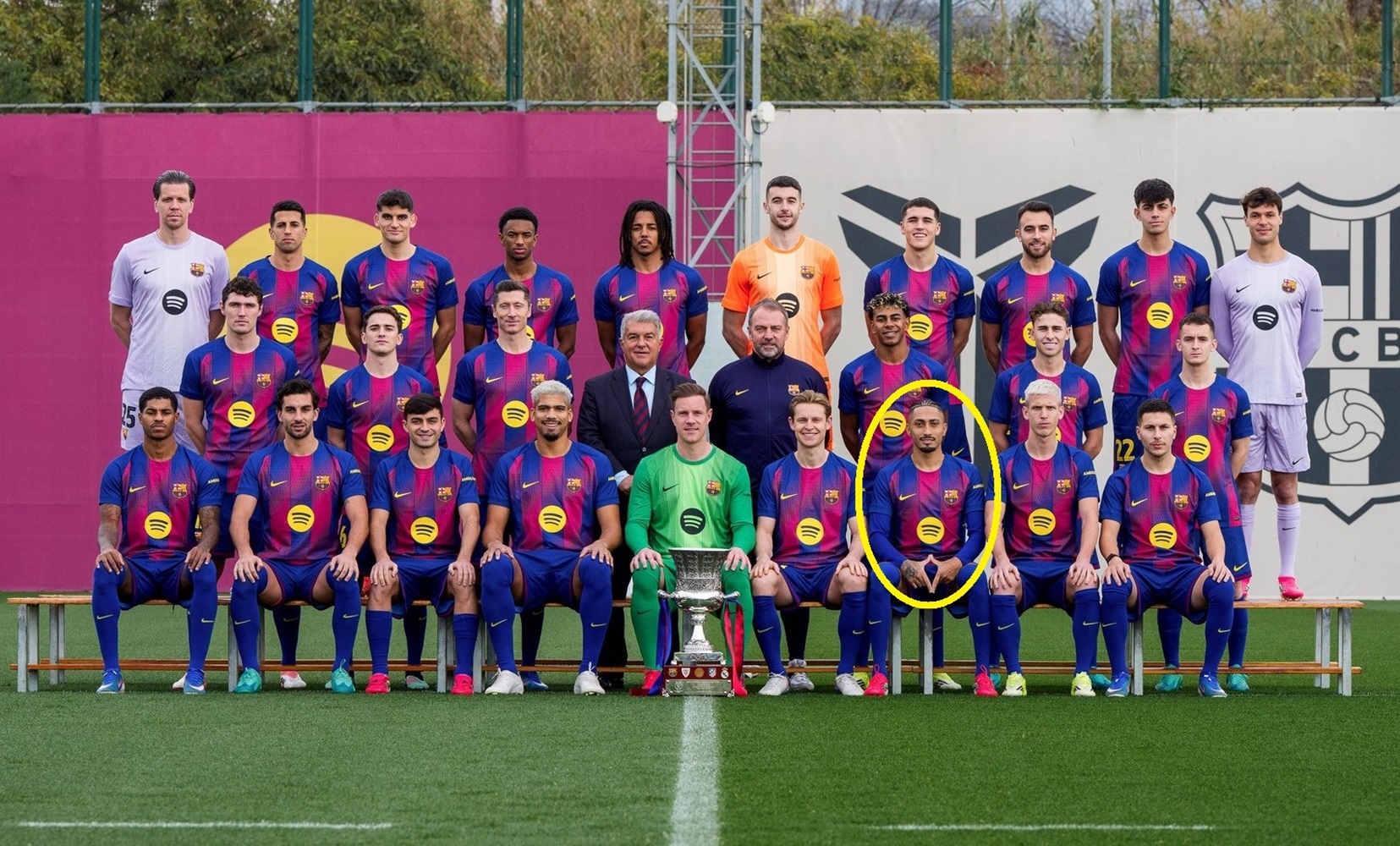 Barcelona pozowała do zdjęcia. Spójrz, co zrobił Raphinha