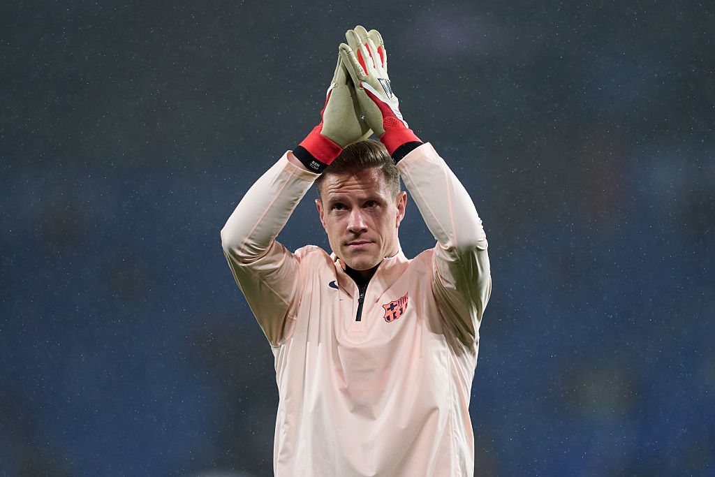 Klauzula strachu i niewielkie zarobki. Kulisy odejścia ter Stegena z Barcelony