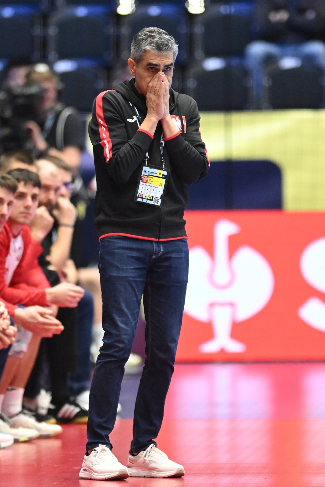 Trener Polaków zabrał głos po fatalnym występie. "Może próbuję nauczyć zbyt wielu rzeczy naraz"