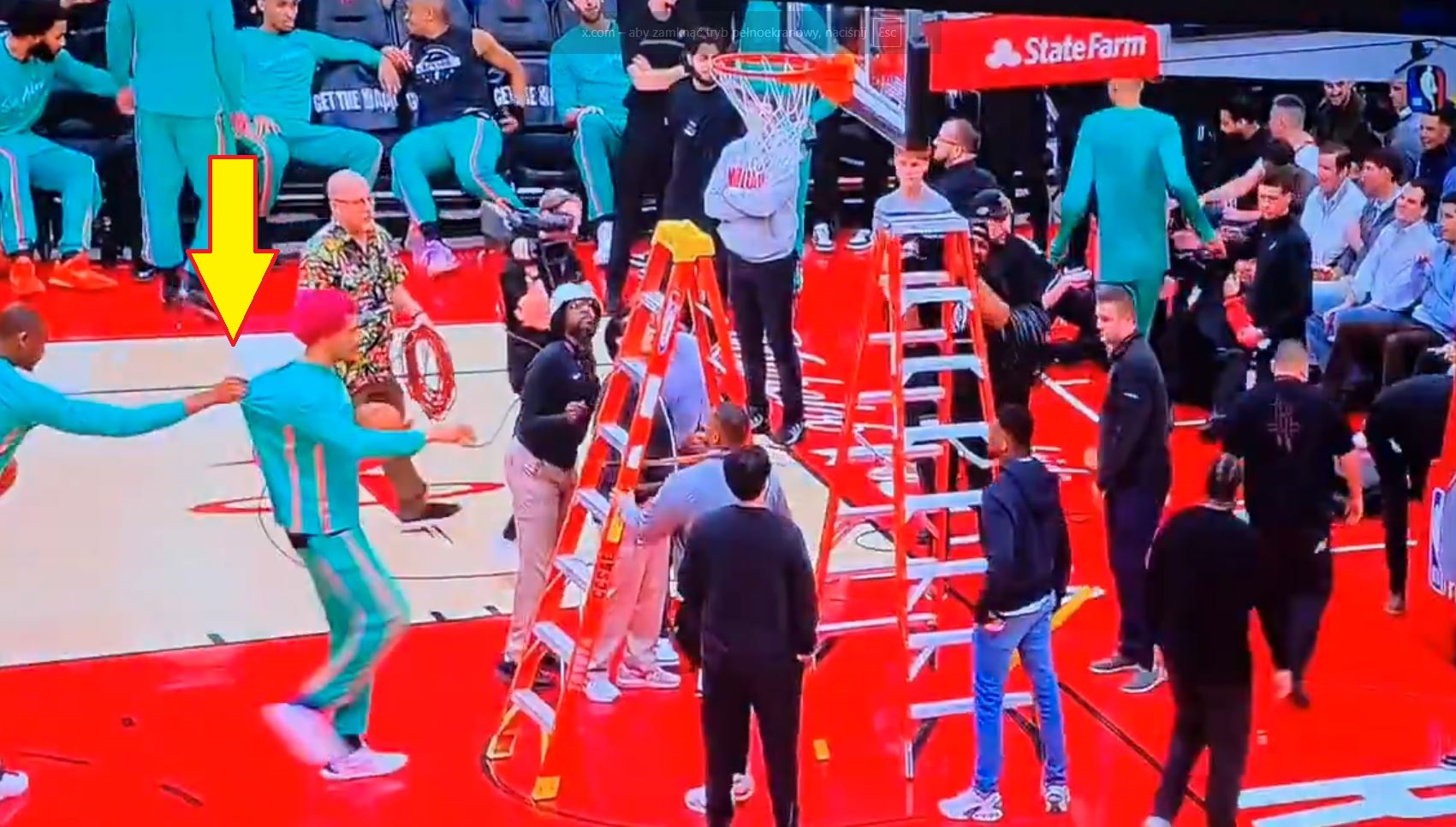 Mecz opóźniony. Pomóc chciał... Sochan