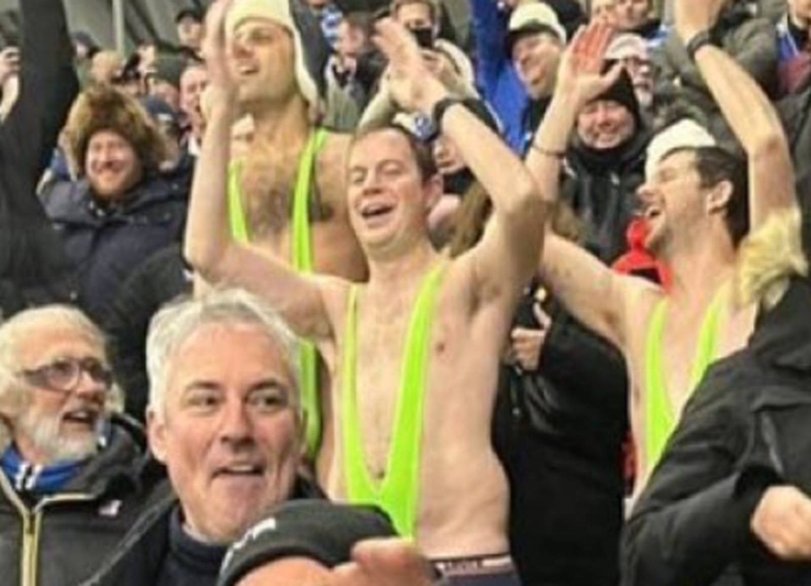 Przyszli na mecz Ligi Mistrzów w takich strojach. Kazachowie się nie patyczkowali