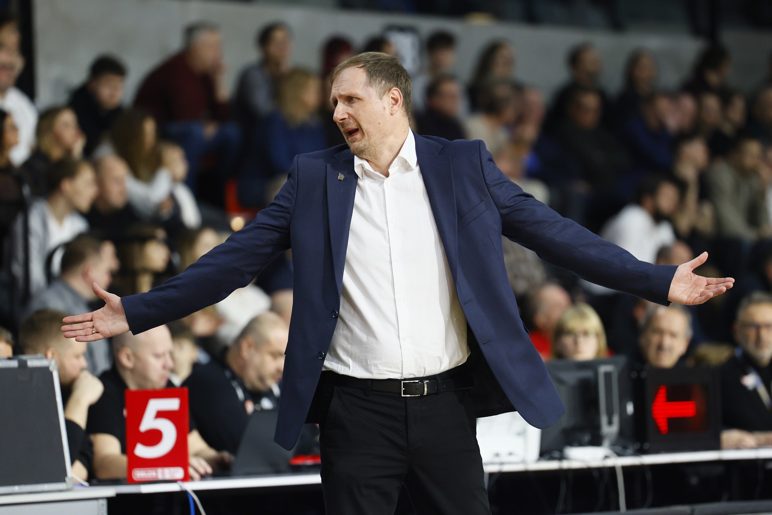 "To jest wkurzające". Trener lidera mocno poirytowany