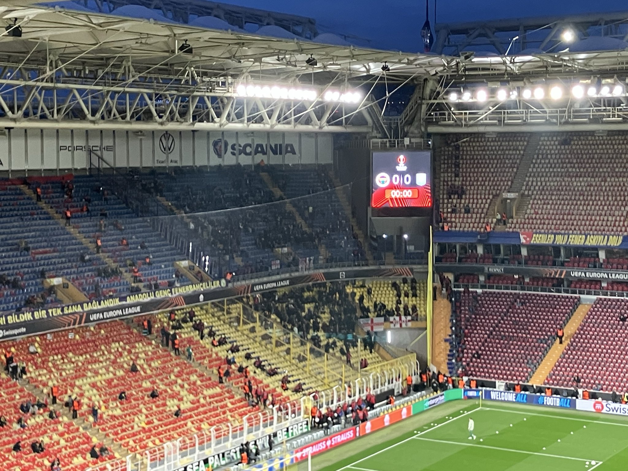 "Traktowani jak zwierzęta". Kibice z Anglii byli wściekli