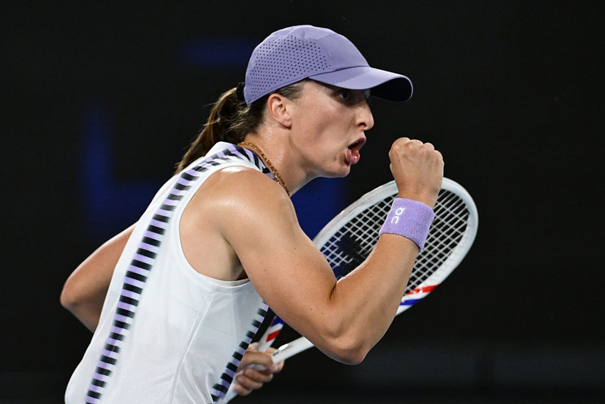 Świątek po 6:1 nagle stanęła. Wielkie emocje, ale jest awans w Australian Open