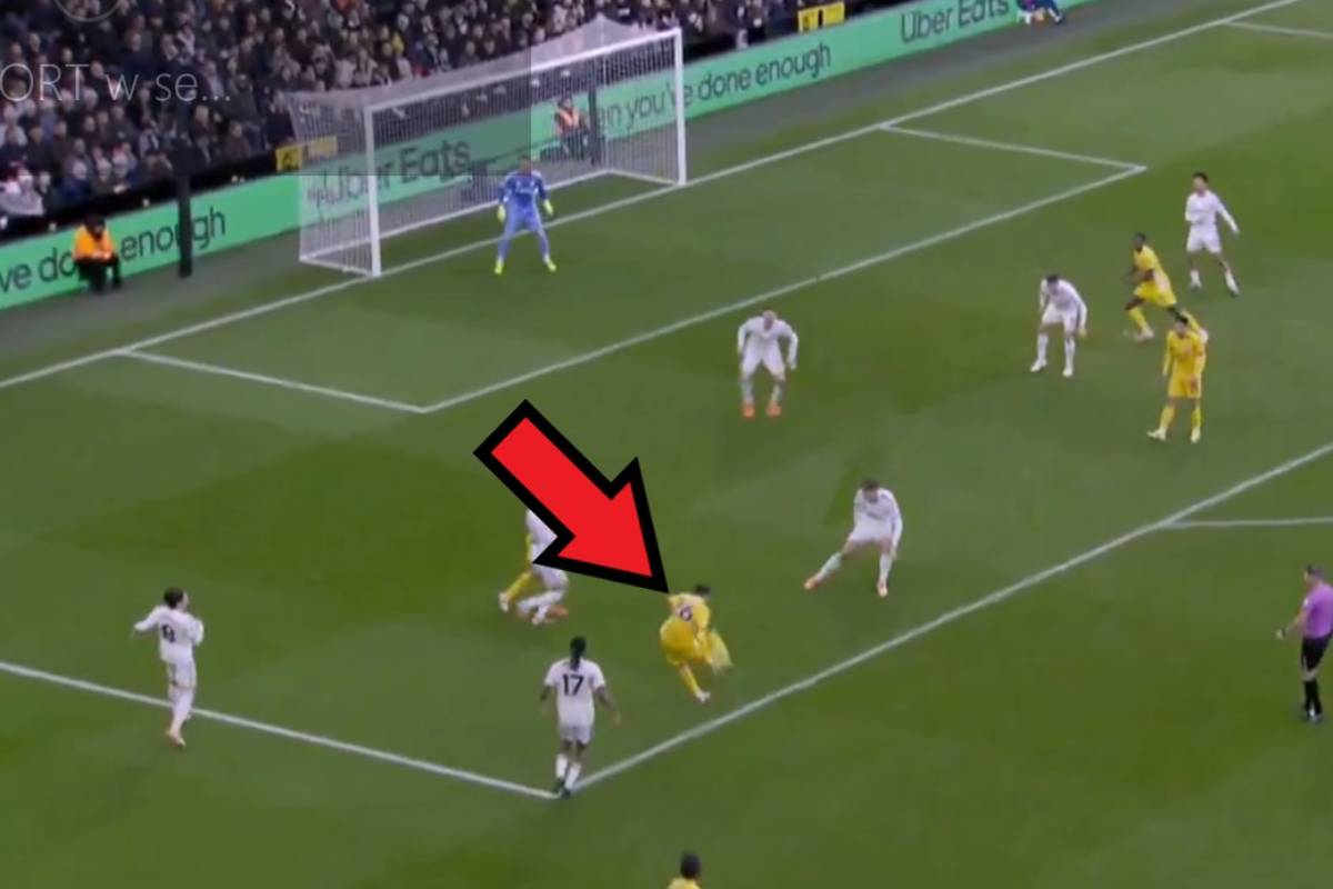 Huknął potężnie z pola karnego. Bramkarz pokonany [WIDEO]