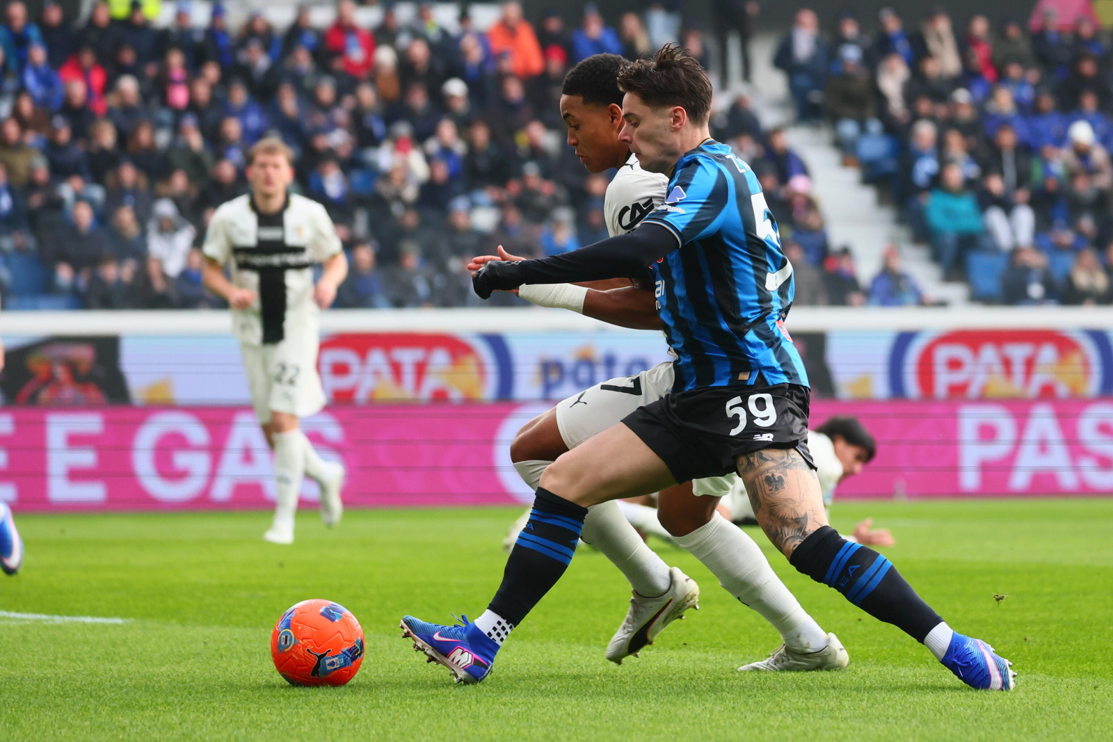 Nicola Zalewski jest na fali, a co wyprawia Łukasz Skorupski?