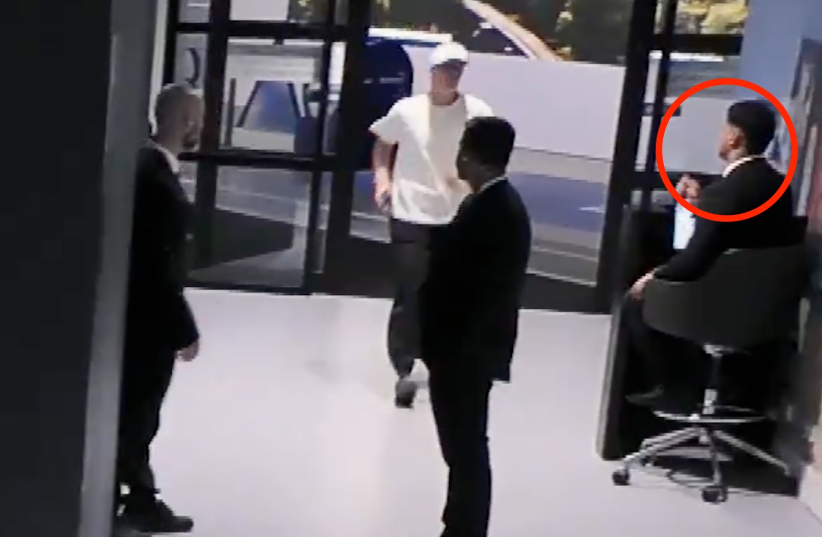 Ochroniarz nie chciał przepuścić Świątek. Jest nagranie