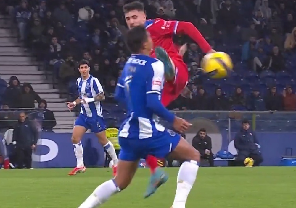 Pomylił dyscypliny? Brutalny faul w meczu Polaków