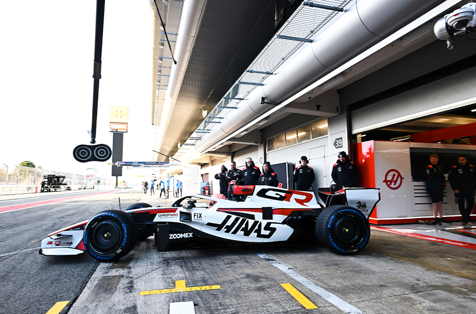 "Problemy na każdym okrążeniu". F1 uczy się nowych bolidów