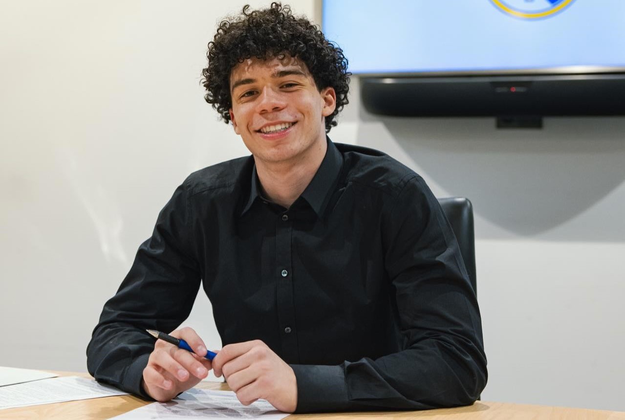 Oficjalnie. Syn legendy Realu podpisał profesjonalny kontrakt