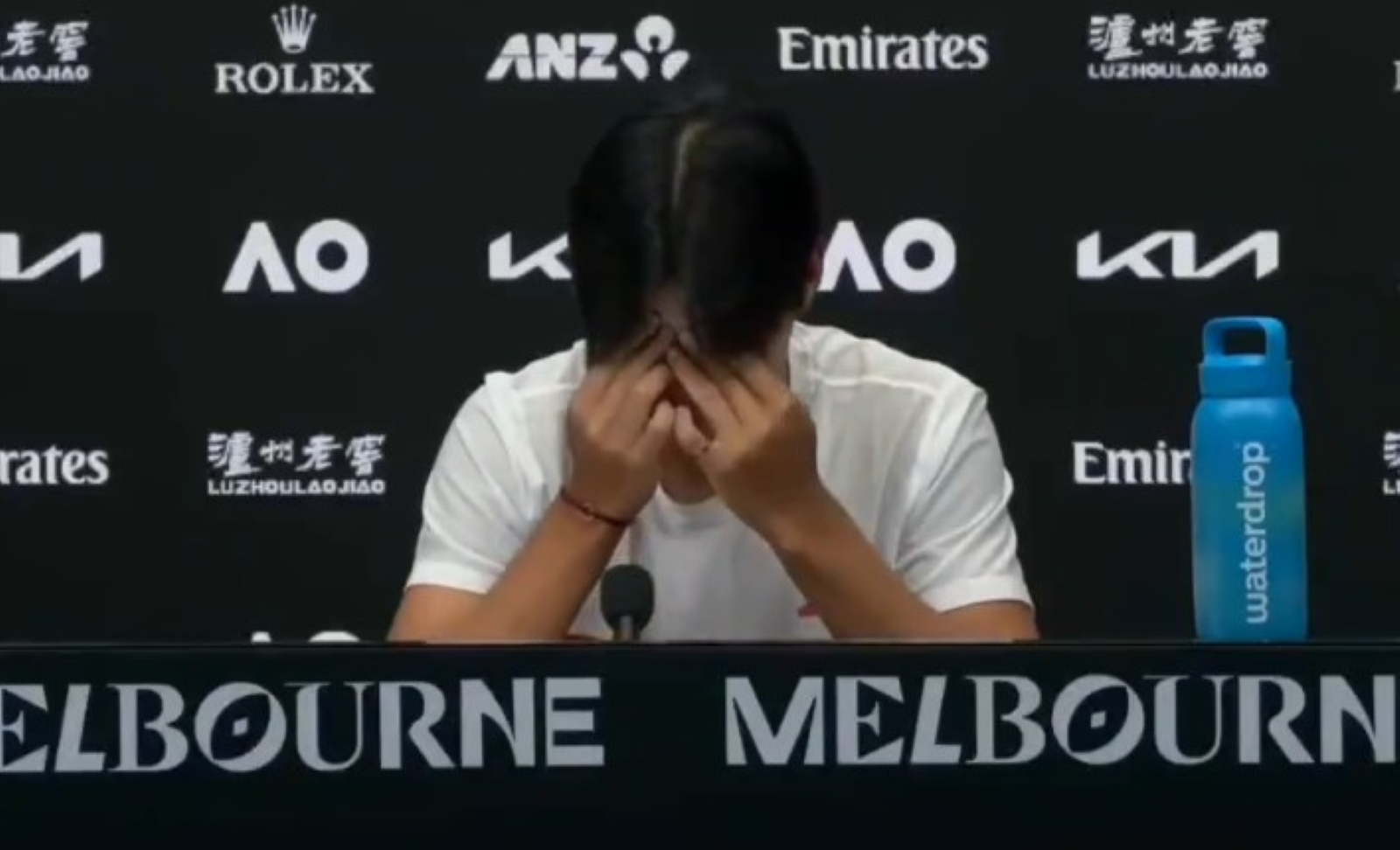 Ma 20 lat. Gdy zapytali go o Trumpa, ukrył twarz w dłoniach