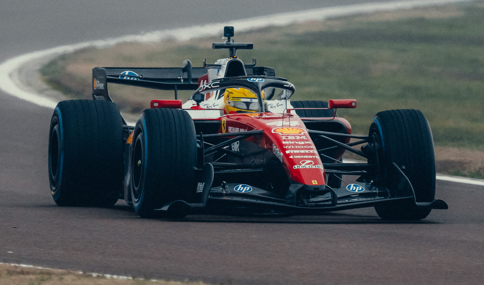 Hamilton w końcu poczuł ulgę? "Dumny z wszystkich" w Ferrari