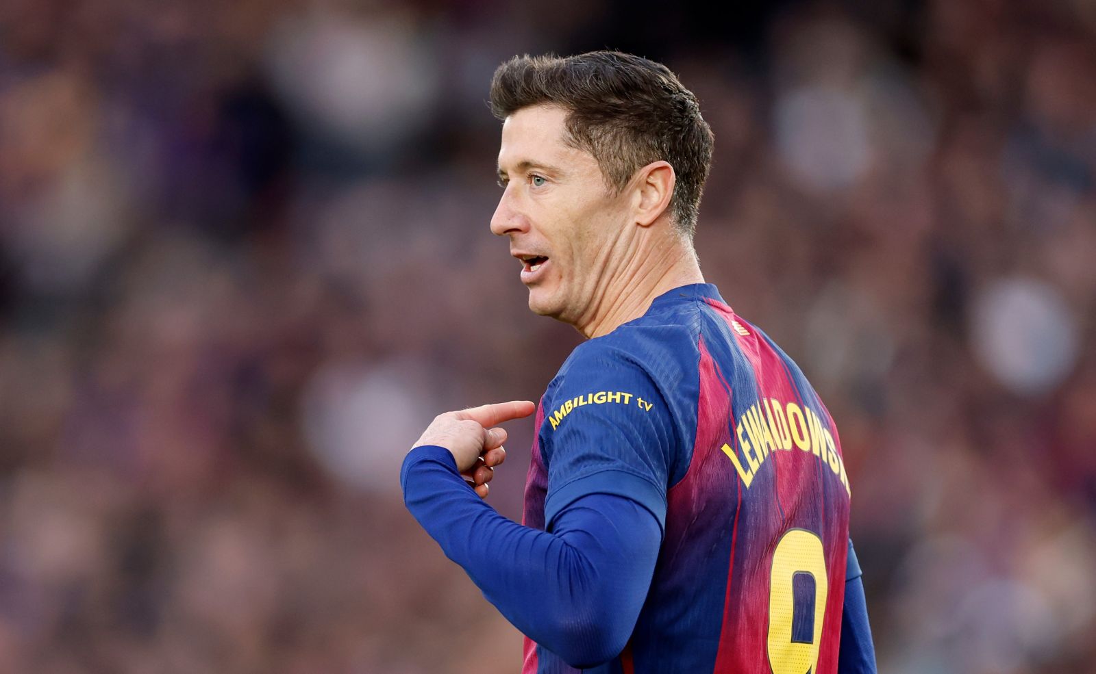 "Lewy" przed trudną decyzją. Będzie musiał wybierać, jeżeli chce zostać w FC Barcelonie