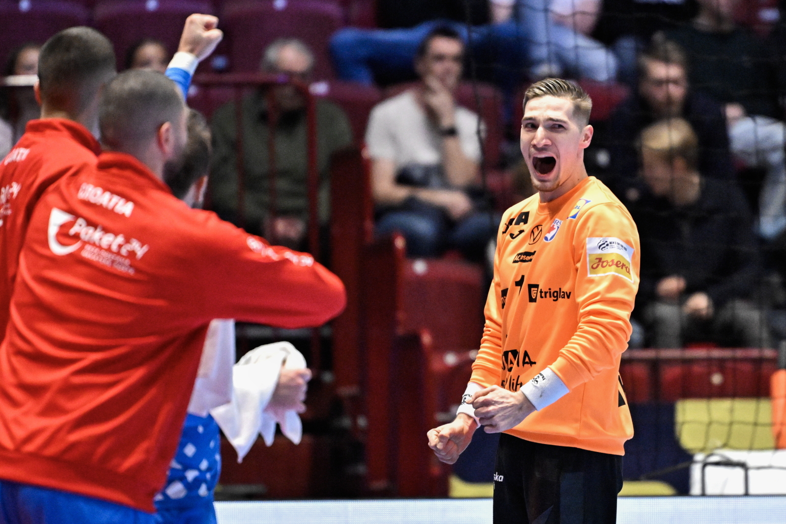 Popisowa gra bramkarza dała półfinał Chorwatom