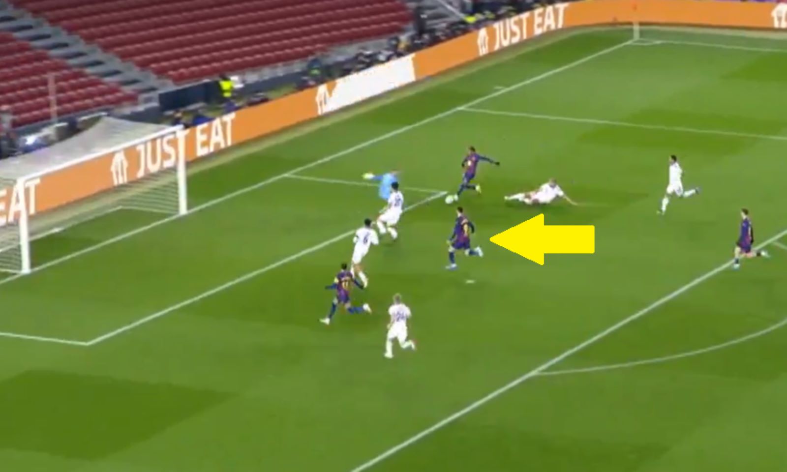 Tego nie dało się zmarnować. Lewandowski wykończył akcję Yamala