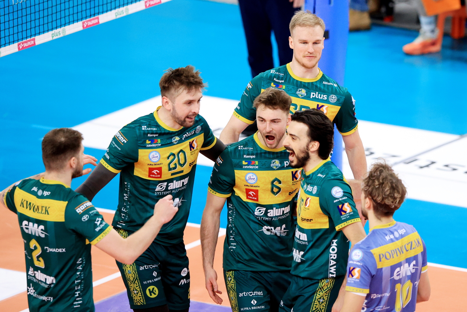 Przybyli, zobaczyli i zwyciężyli. Zawiercianie uciszyli jastrzębską halę