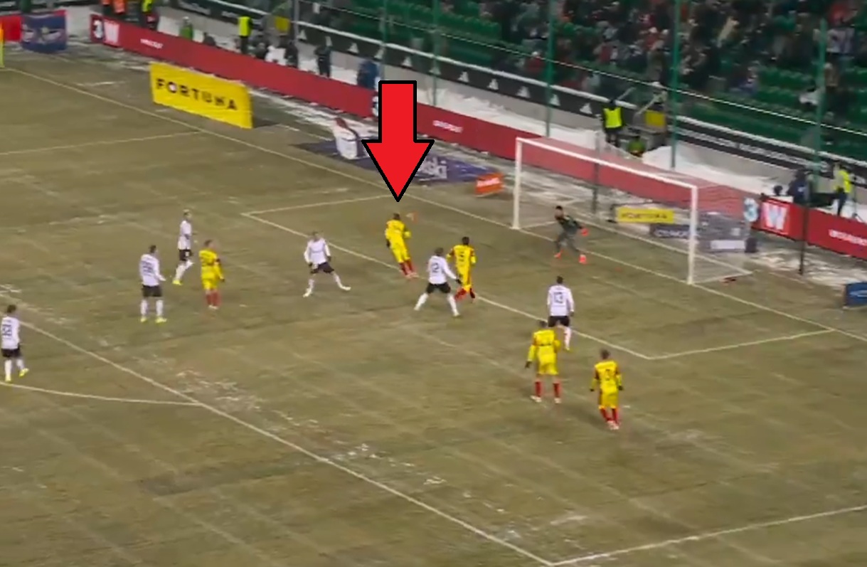 Gdzie była obrona Legii? Tak Stępiński wrócił do polskiej ligi