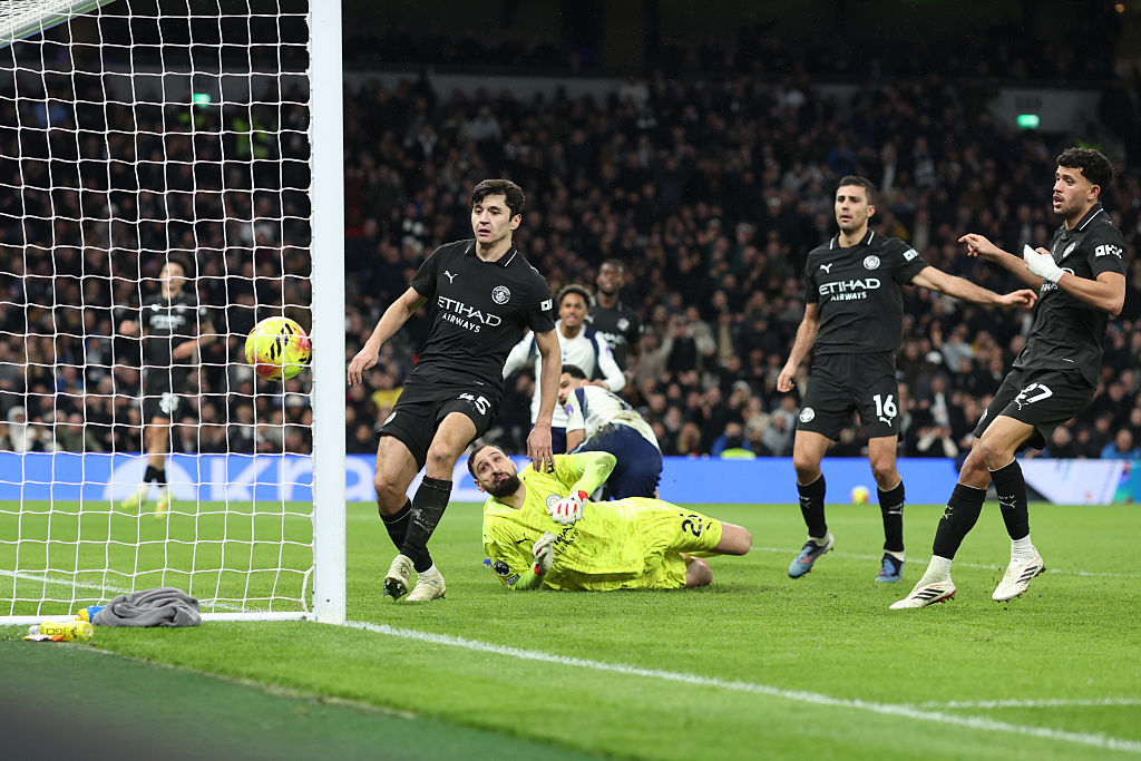 Cztery gole w Londynie. Manchester City pokpił sprawę