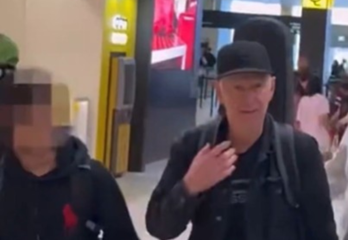 Legenda wpadła w furię na lotnisku. "Trzymaj się ode mnie z daleka"