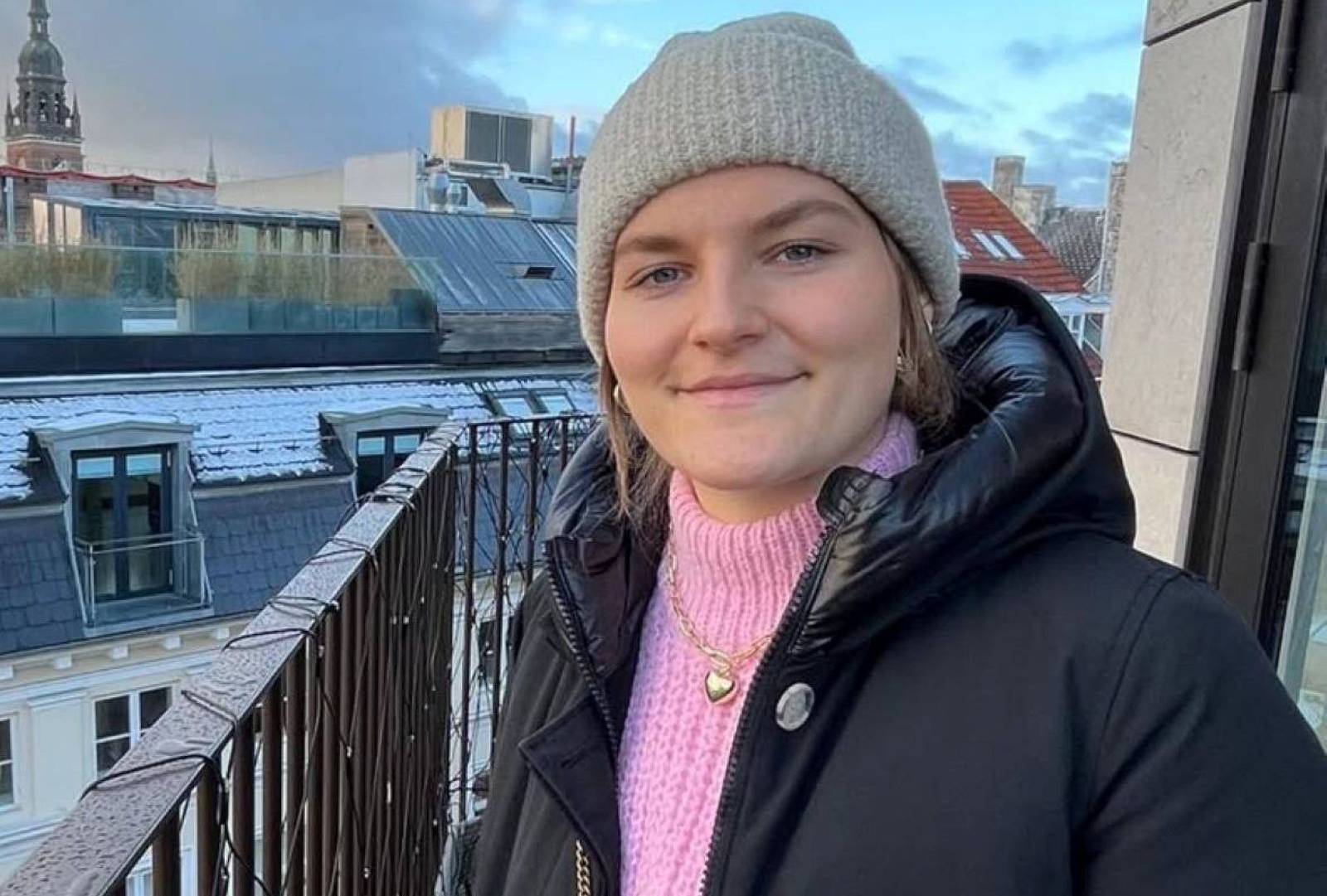 Zdecydowała się na sesję w magazynie dla mężczyzn. Tak zareagowały koleżanki w szatni