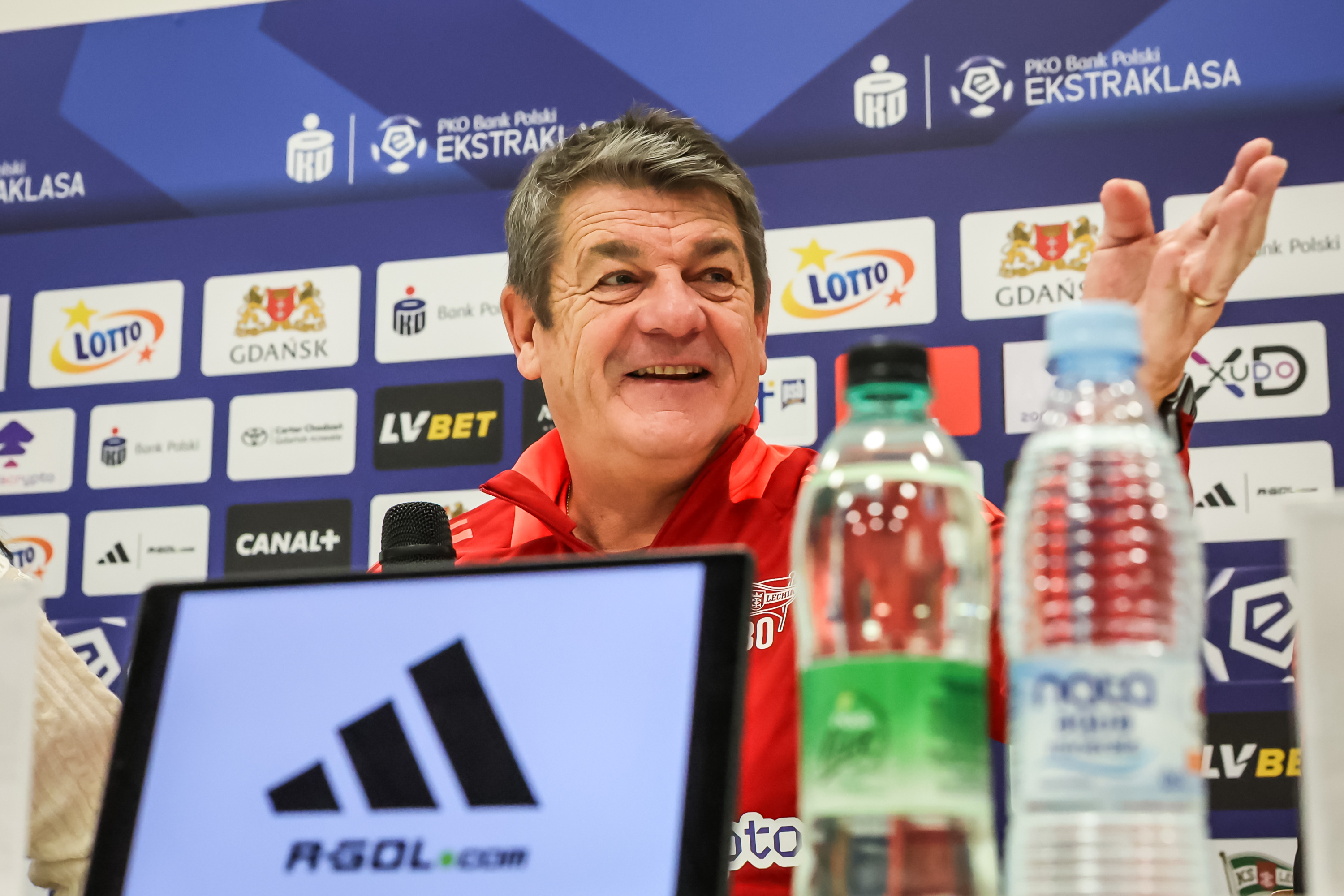 Trener Lechii nie daje się ponieść emocjom. Nikt nie myśli o pucharach