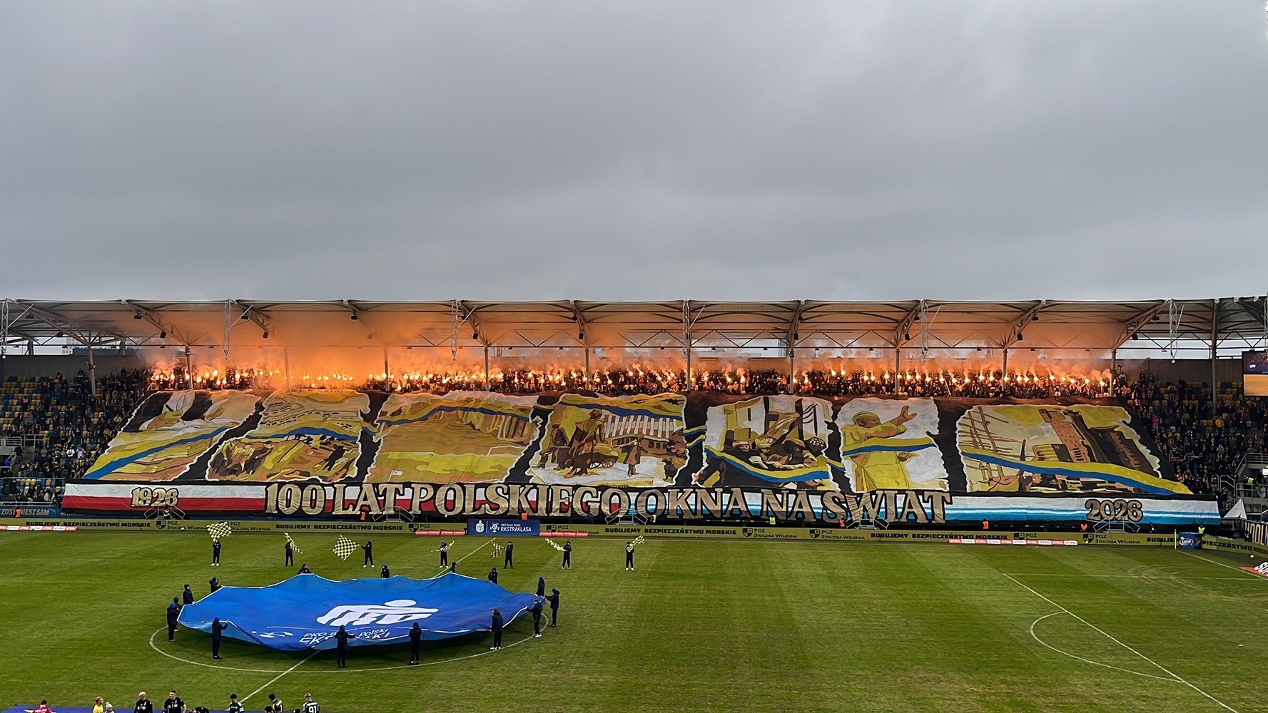 Wywiesili transparent przed meczem z Legią. Od razu widać, kogo tam umieścili