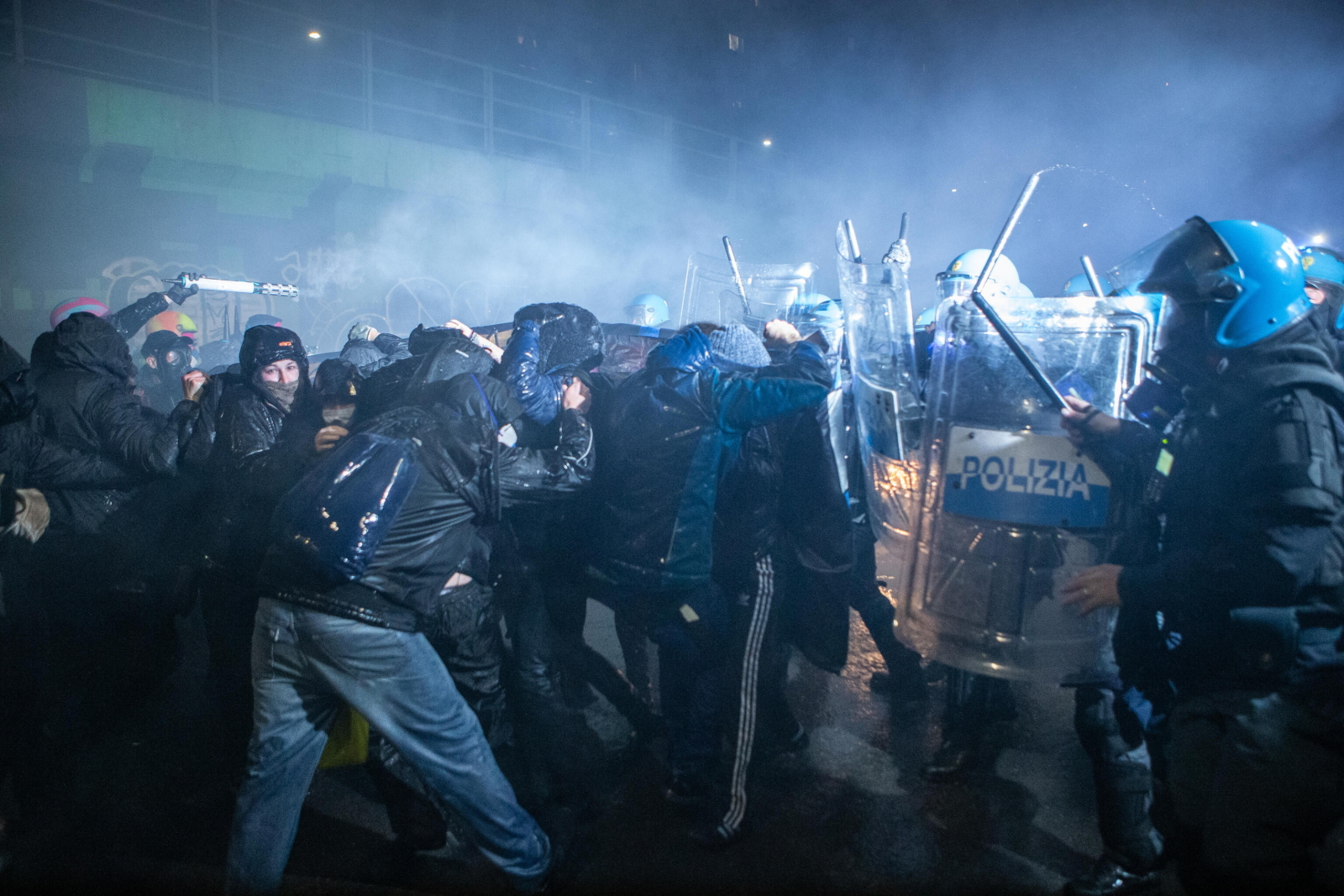 Gorąco w Mediolanie. Policja w akcji