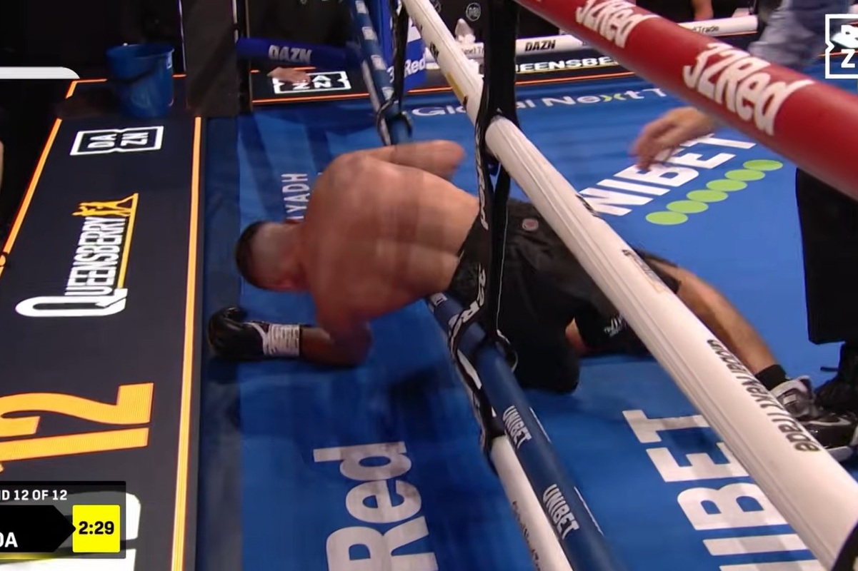 Brutalny nokaut w 12. rundzie! Efektowne rozstrzygnięcie walki o pas mistrza świata