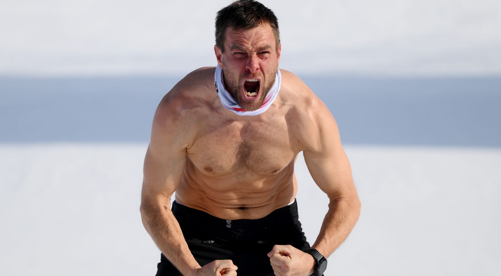 Sceny na igrzyskach. Ściągnął koszulkę i skopiował Ronaldo