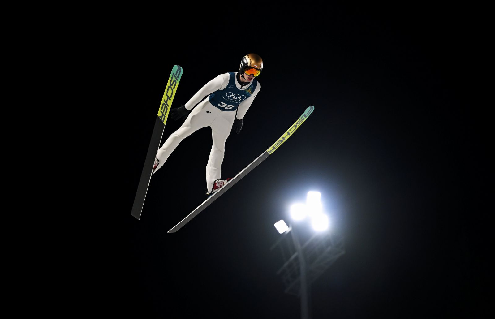 Skoki narciarskie. Gdzie oglądać konkurs na skoczni normalnej ZIO 2026? Będzie w TV? Kiedy start?