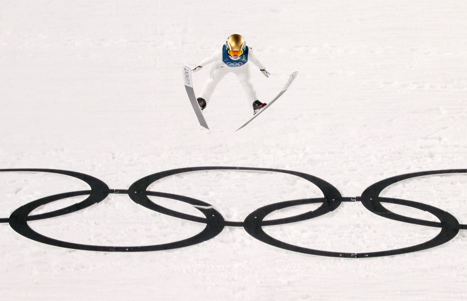 Skoki narciarskie. Znów skacze Tomasiak. Gdzie oglądać konkurs na ZIO 2026? O której początek?