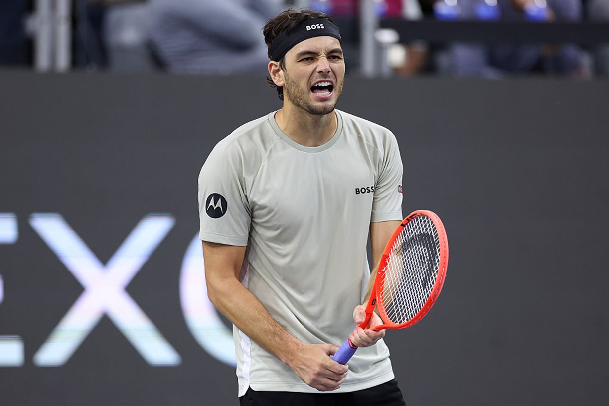 Męczarnie "jedynki" w Dallas. Pierwsi rozstawieni za burtą