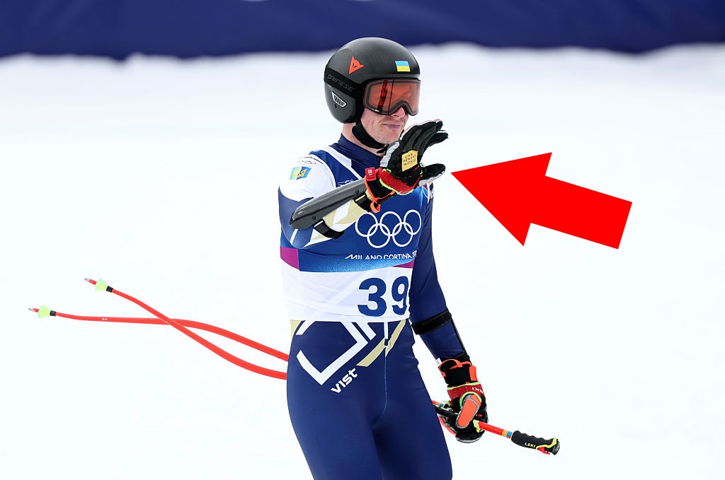 Ukrainiec pokazał rękę do kamery. Cały świat zobaczył ukrytą kartkę