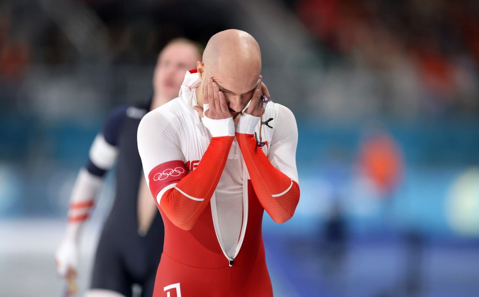 Rywal zajechał mu drogę. Polakowi łamał się głos. To dlatego nie powtarzał biegu