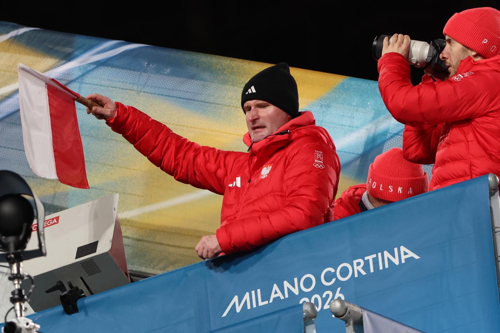 Wyciągnął telefon i pokazał wiadomości. Włosy stają dęba