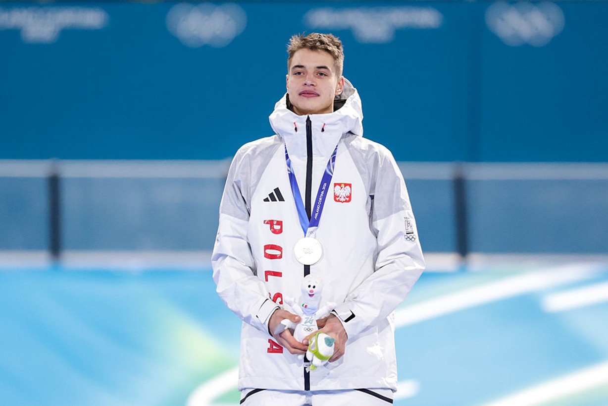 Już wiadomo, kto wręczył srebrny medal Polakowi