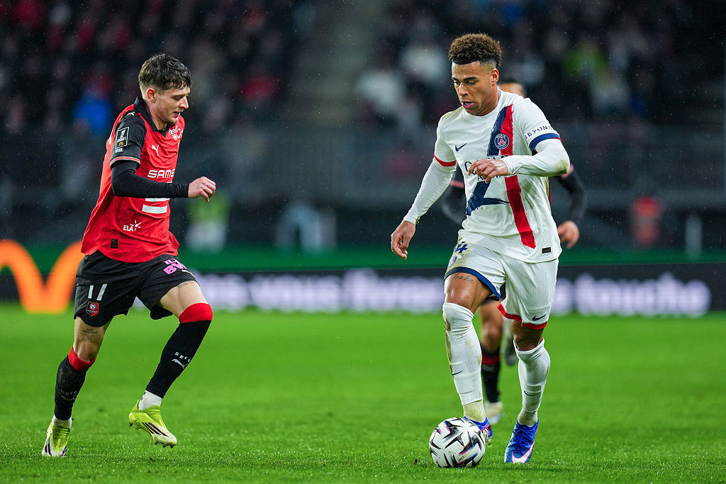 PSG na kolanach. Asysta Szymańskiego