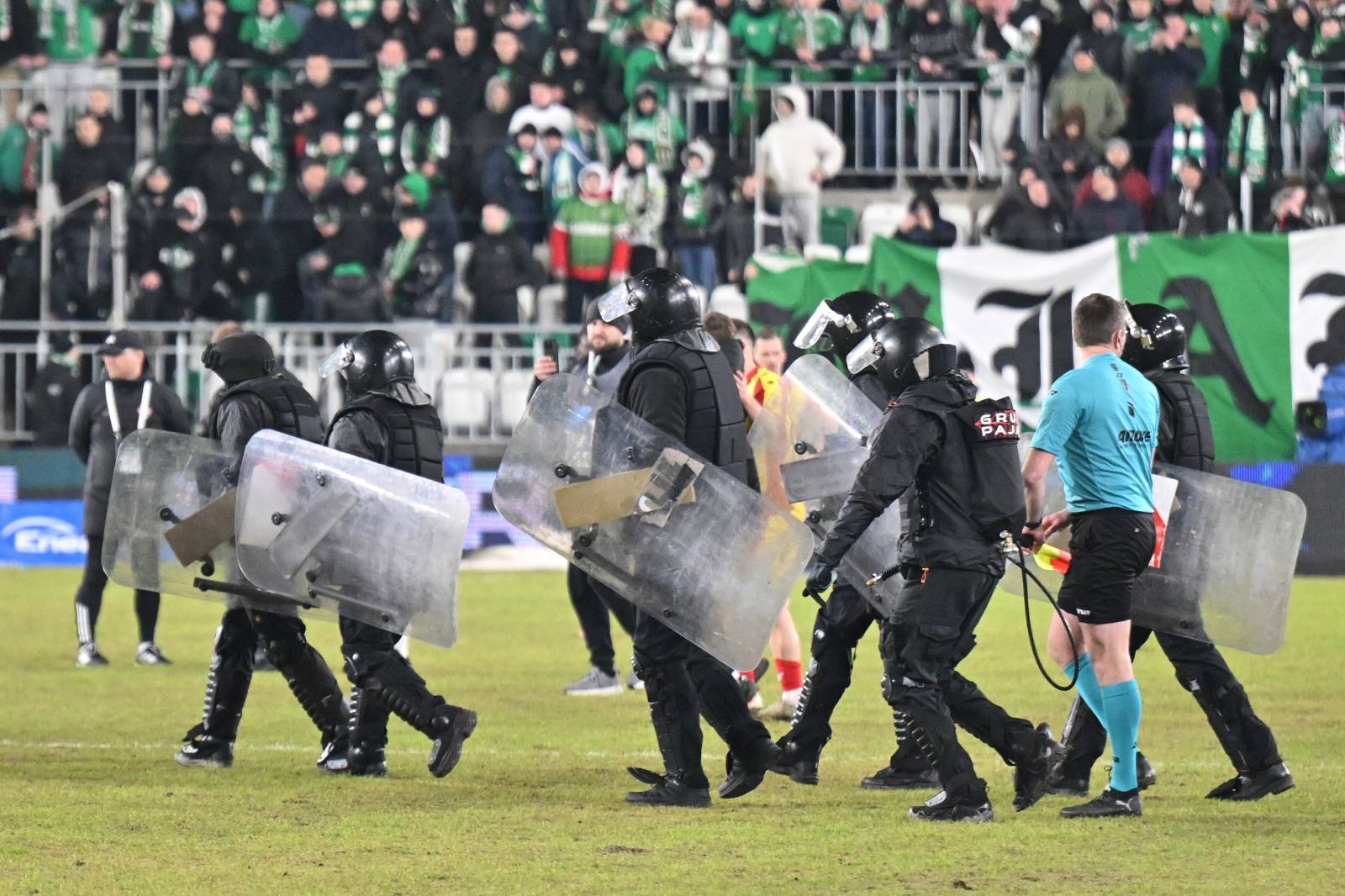 Skandaliczne sceny po meczu w Radomiu. Potężna awantura