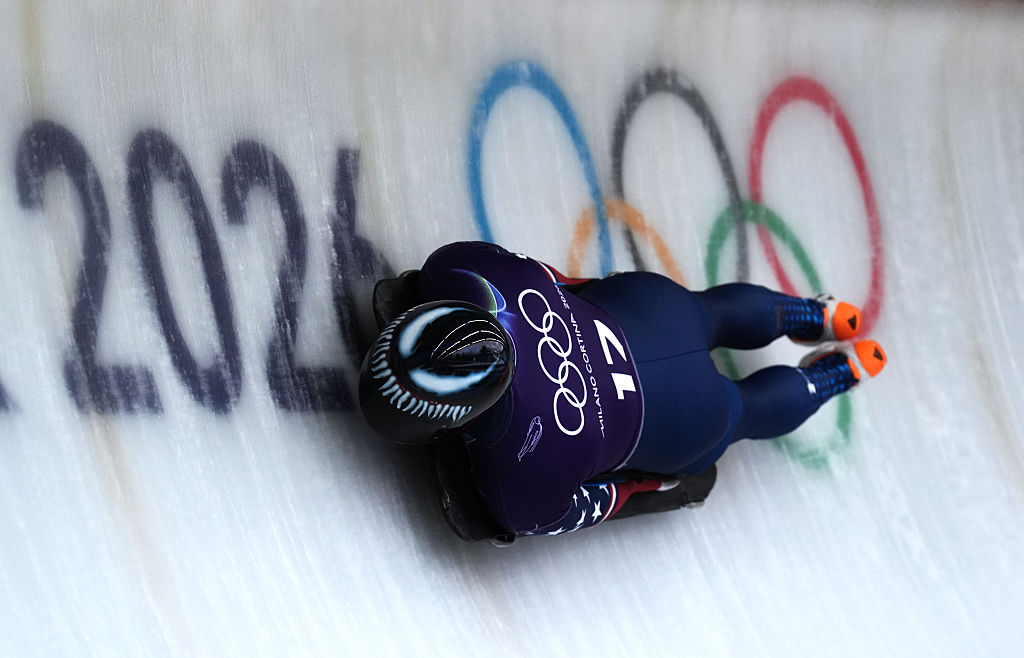 Przypatrz się dobrze. Jego kask robi furorę w sieci