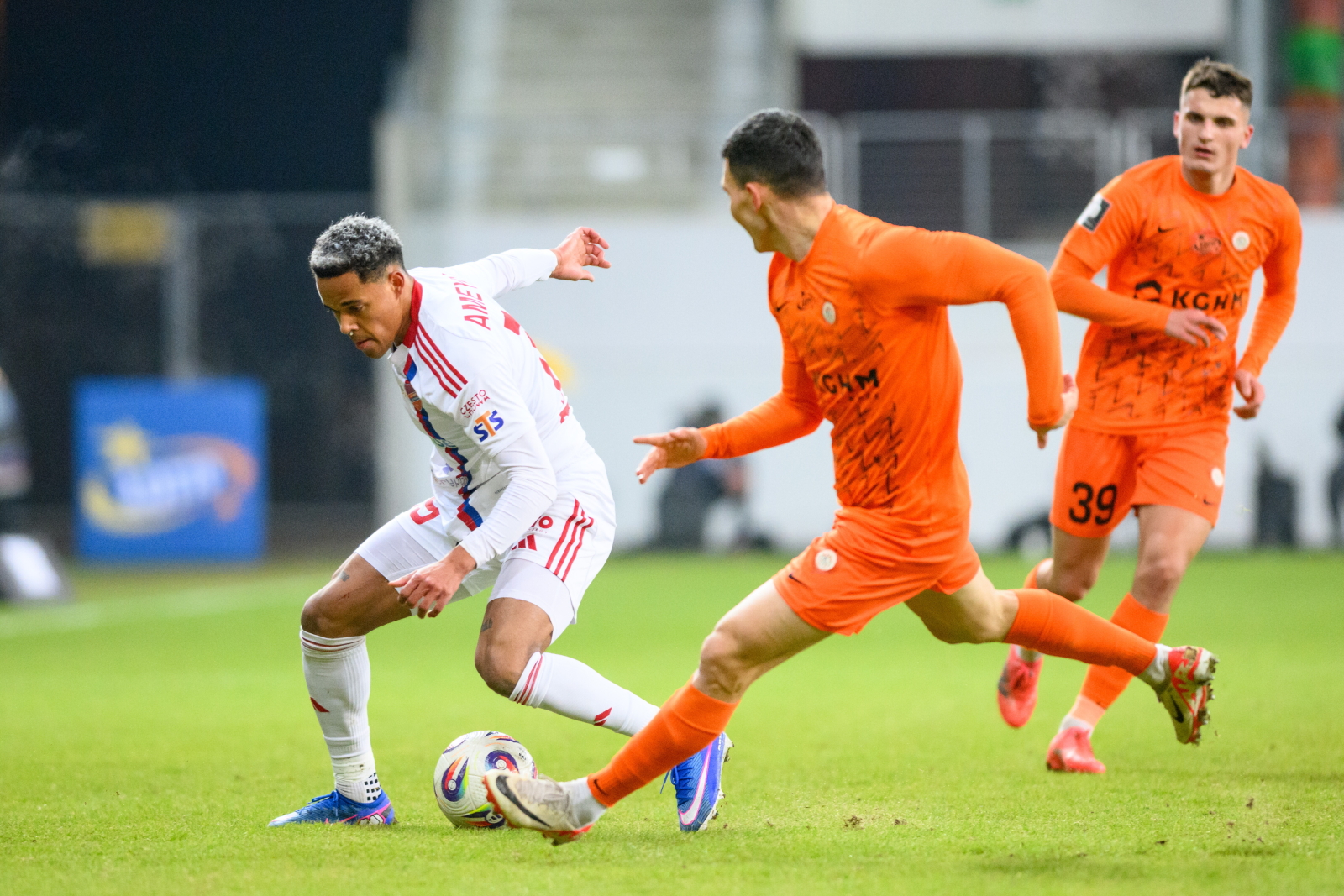 Szczegółowy terminarz 25. kolejki PKO Ekstraklasy. Znamy termin hitu KGHM Zagłębie Lubin - Lech Poznań