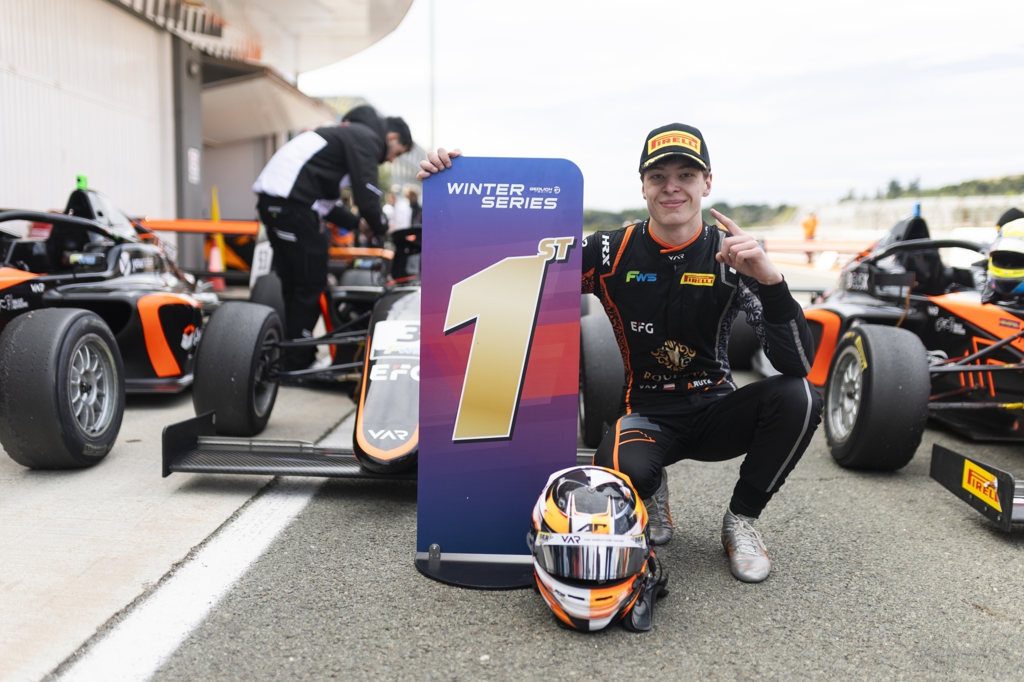 Nie było mocnych na Polaka w Walencji. Pierwsze zwycięstwo w karierze