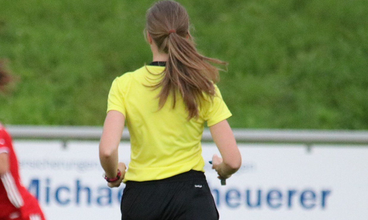 Skandal na meczu w Polsce. Sędzia aż zeszła z boiska