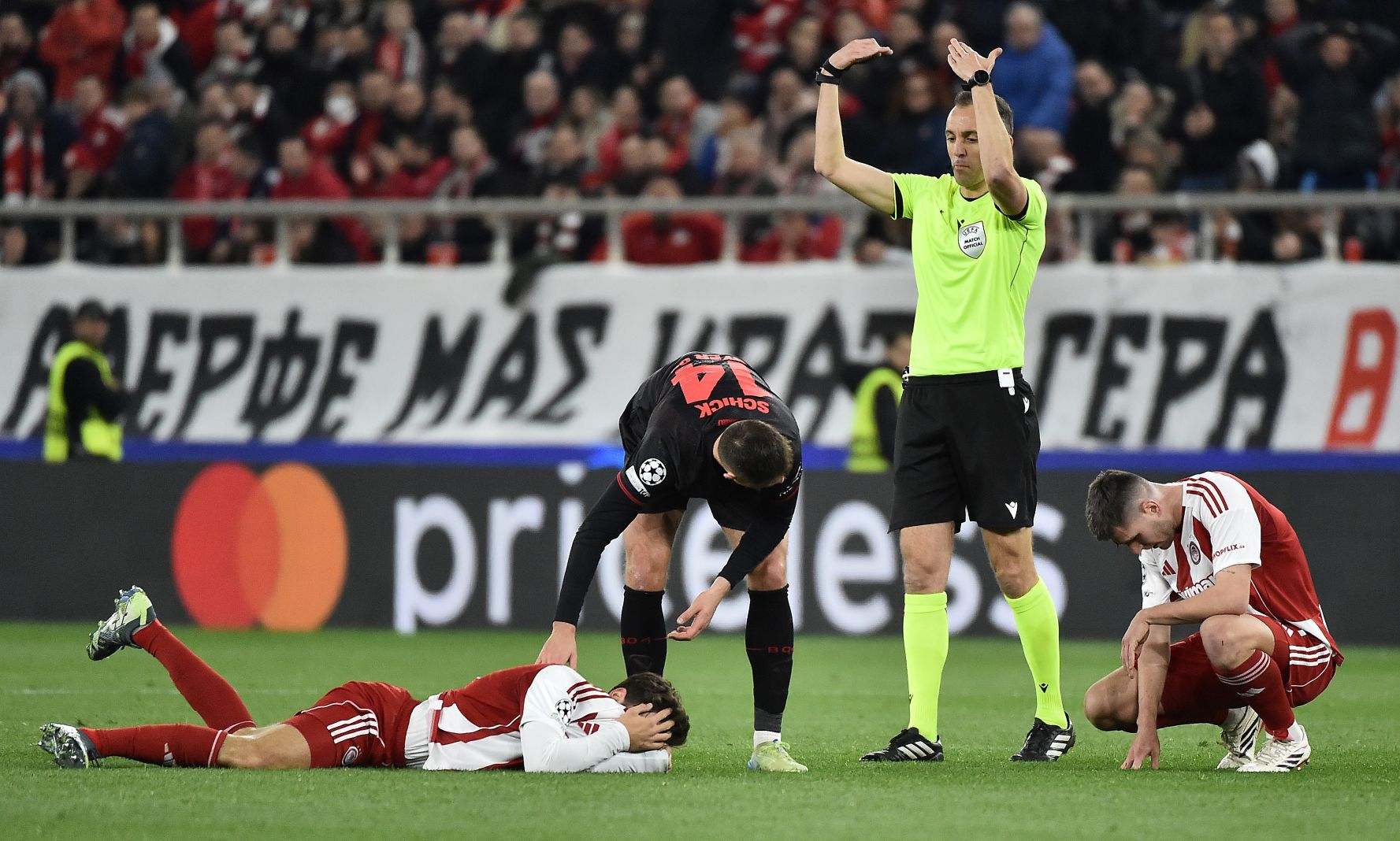 Chwila grozy w Lidze Mistrzów. Mecz przerwano na sześć minut