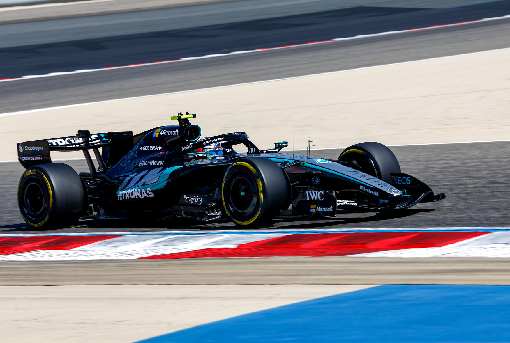 Mercedes znów na czele F1. Trudny dzień Hamiltona i Ferrari